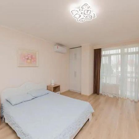 Comfortable Apartment In The Centre Odesa Exterior foto