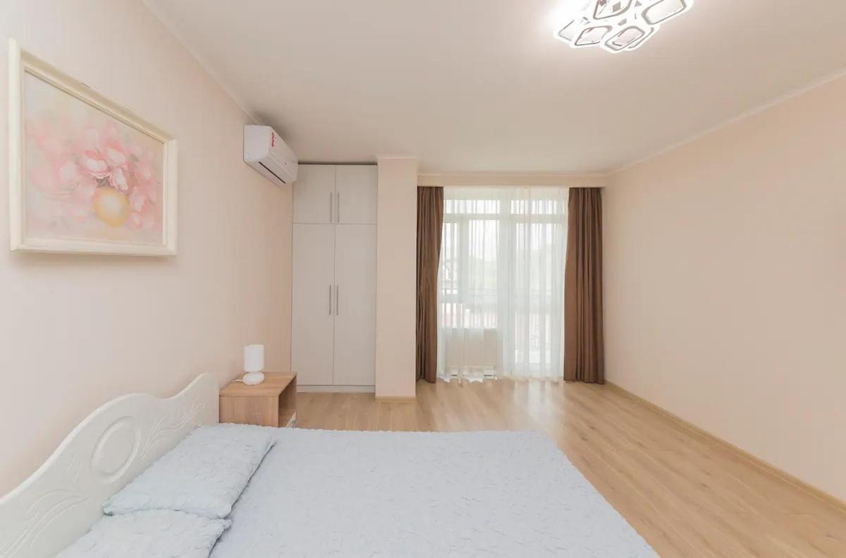 Comfortable Apartment In The Centre Odesa Exterior foto